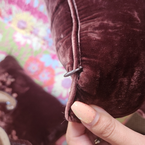 Vintage 90s Brown Velvet Paisley Beaded Down Filled Pillows Home Decor Boho - Picture 7 of 8